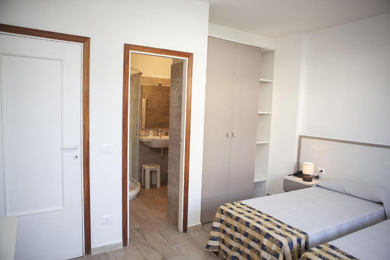 Hotel Thomas مارينا دي كامبو المظهر الخارجي الصورة