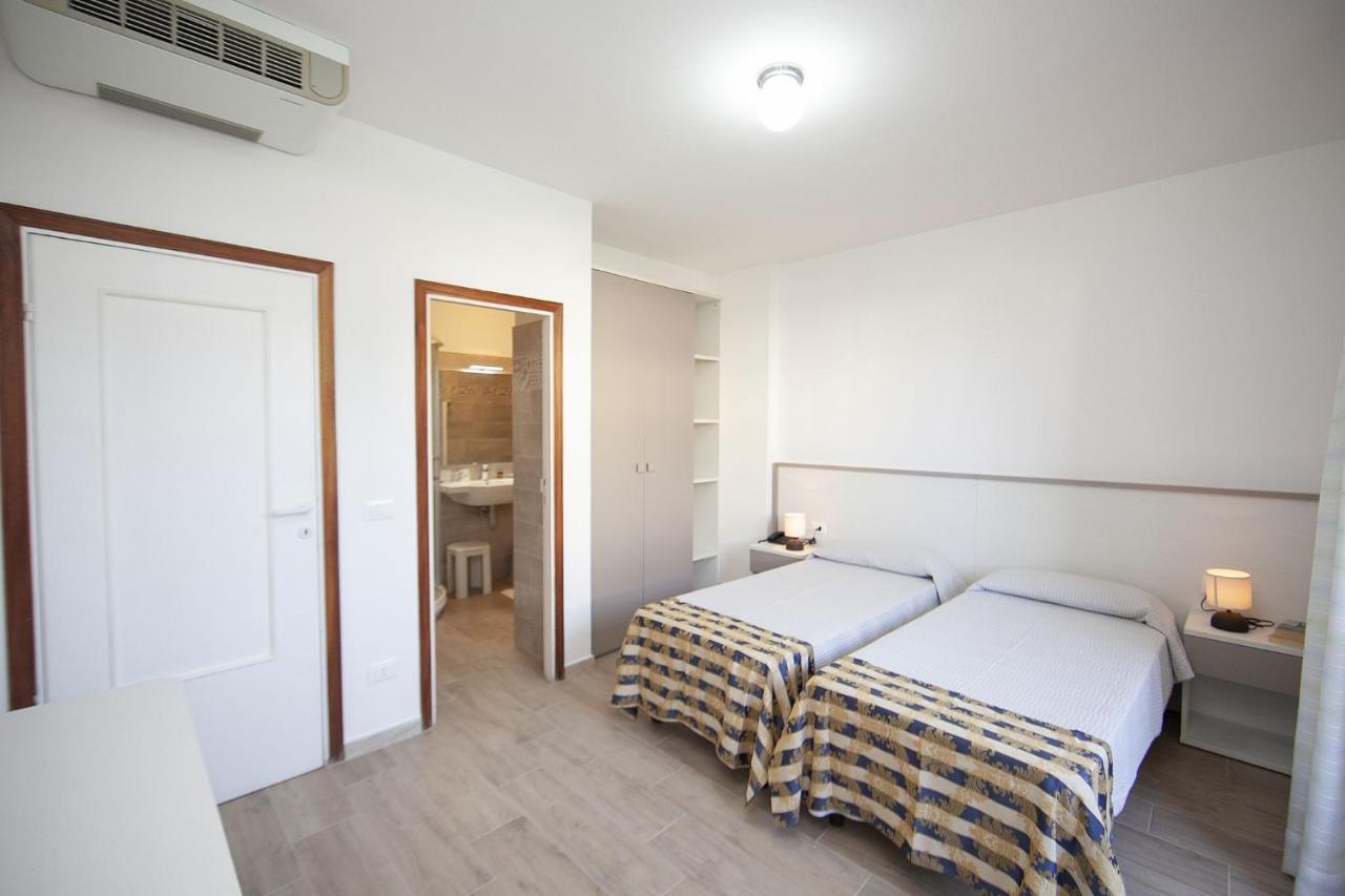 Hotel Thomas مارينا دي كامبو المظهر الخارجي الصورة