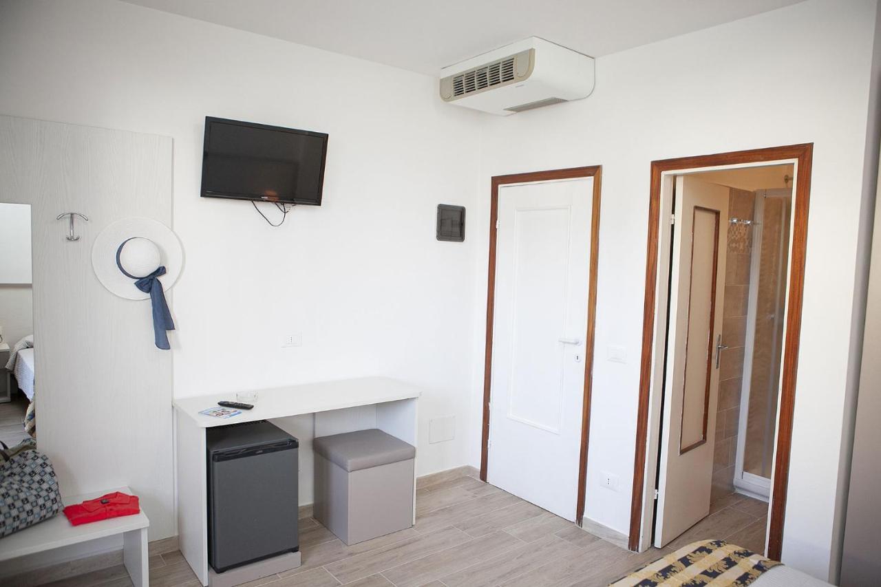 Hotel Thomas مارينا دي كامبو المظهر الخارجي الصورة