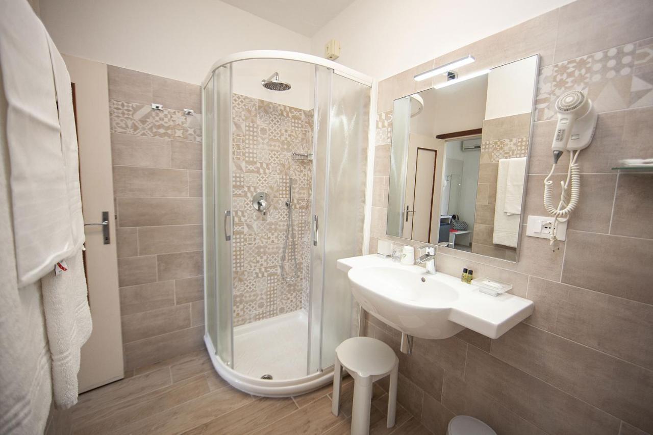 Hotel Thomas مارينا دي كامبو المظهر الخارجي الصورة