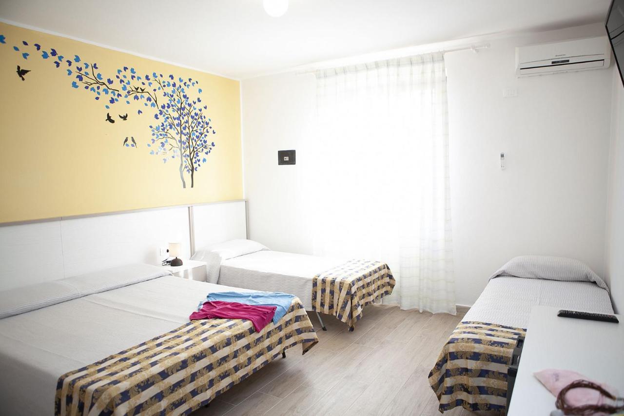 Hotel Thomas مارينا دي كامبو المظهر الخارجي الصورة