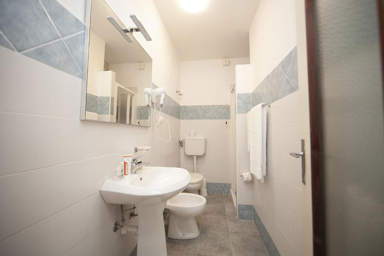 Hotel Thomas مارينا دي كامبو المظهر الخارجي الصورة